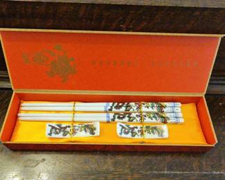 TTT233-Gift Set Of Chinese Dragon/Phoenix Porcelain Chopsticks And Holders