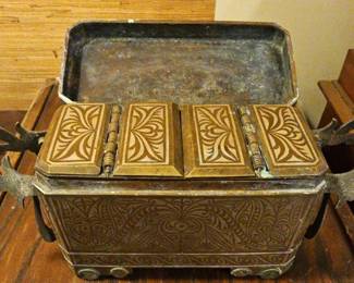 TTT492-Beautiful And Intricate Vintage Mindinao Islamic Betel Nut Box