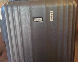 TTT262 Black Ricardo Luggage With Handle And Wheel