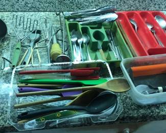 TTT283 - Vintage Eating & Cooking Utensils 