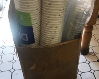 TTT372 - Disposable Paper & Plastic Cups 