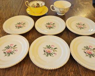 TTT466-Vintage Set Of 6 Harker Pottery Company 22 Kt Gold Rimmed Dessert Plates