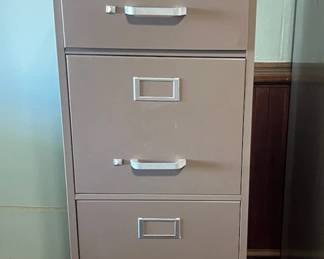 TTT279- (4) Drawer Metal Filing Cabinet