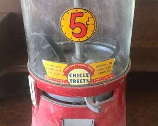 TTT154 - Vintage Chicle Treets 5 Cent Gumball Machine 