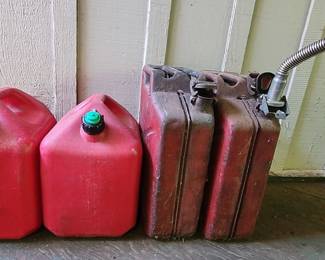 TTT520 - Gasoline Containers (4)
