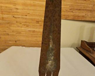 TTT566-Mysterious Ancient Looking Spear Tip