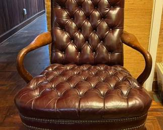 TTT404- Vintage Burgundy Leather Swivel Office Chair
