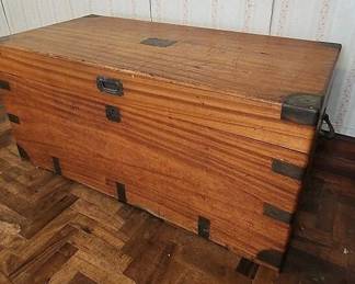 TTT185 - Sui Kee Chan Vintage Wooden Trunk
