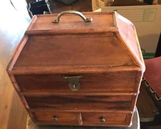 TTT073 Vintage Early American Portable Campaign Chest