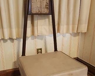 TTT076 - Vintage Wooden Valet Chair 