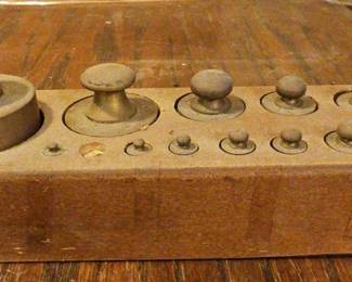 TTT494-Vintage Brass Scale Science Weights In Wooden Box Set