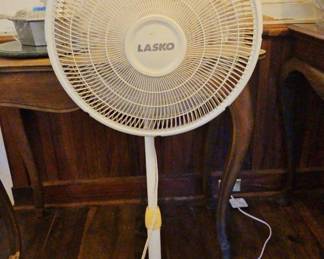 TTT343-Lasko 18" Diameter 3-Speed Oscillating Pedestal Fan