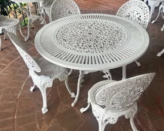 TTT043 White Wrought Iron Table & Four Chairs 
