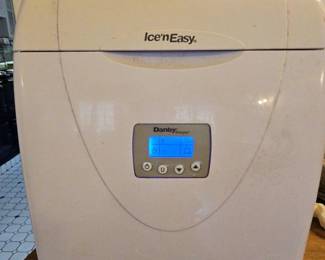 TTT349-Danby Designer Ice'n Easy Portable Ice Maker