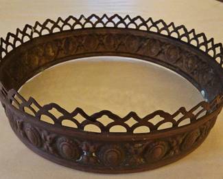 TTT544-Antique Looking Brass Kerosene Oil Lamp Shade Ring Crown