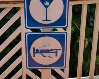 TTT062 Standing Sign Decor