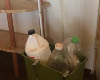 TTT377 - Assorted Cleaning Products 