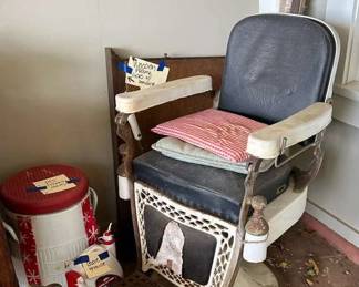 TTT122-Vintage Made In USA Emil Jpaidar Barber Chair