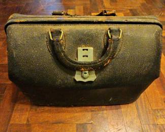 TTT581-Vintage Leather Doctors Medical Bag