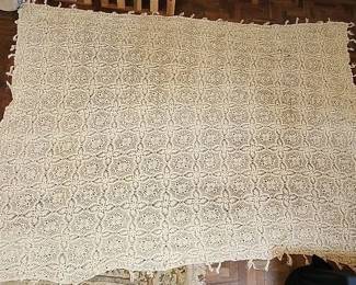 TTT027 - Vintage Crochet Table Cloth 
