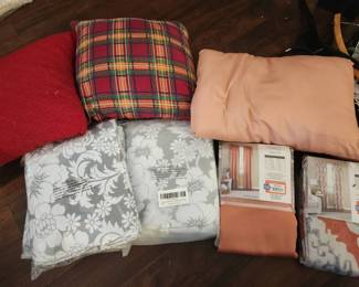 TTT024 Table Cloths And Household Goods
