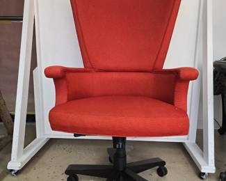 Swivel office chair 