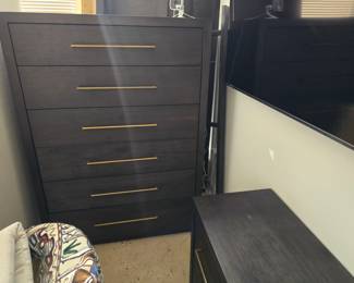 King 5 pieces bed set. Brand new. 