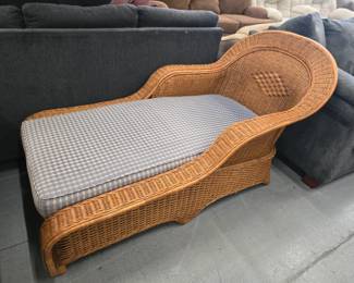 Wicker chase lounge