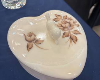 I LOVE THIS covered powder box!