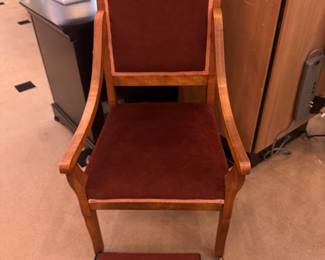 Velvet chair with foot warmer