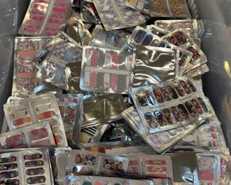 Hundreds of nail wraps!