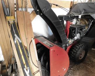 Craftsman 26" Snow Blower Electric Start,  Comforter (like new, paint still on auger)