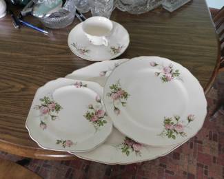 12-Place Settings Hallmark Canonsburg 22 Karat Gold China 