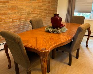 6 ft long x 43 inch wide
2 - 2 ft extension pieces