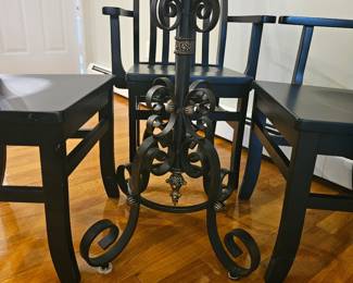 Scroll detail of the table legs 