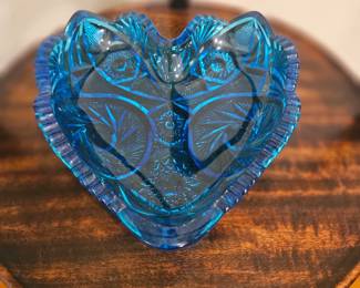 L.E. Smith Blue Glass Heart Dish 