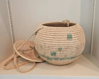 Vintage Rare Sweetgrass Basket Lidded