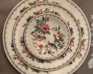 Set of Aynsley "Pembroke Gold" China