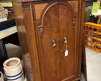 Outstanding Mix wood Cabinet for music and turntable.  Has been refurbished and brought back to life.  Top lifts.