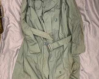 U.S. MILITARY WOMENS RAINCOAT, VIETNAM ERA