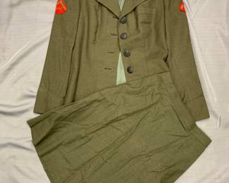 U.S. MARINE CORPS WOMENS SERVICE GREEN UNIFORM WITH SKIRT, VIETNAM ERA