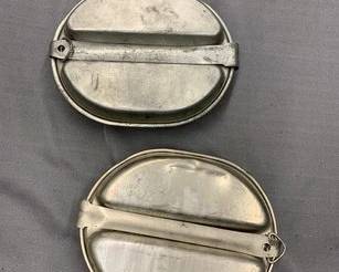 PAIR OF U.S. WW2 VINTAGE MESS KITS