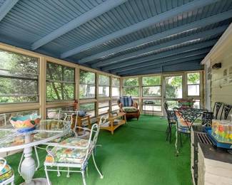East Rockaway Patio Room