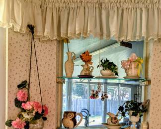 Lots of cute decorative items.