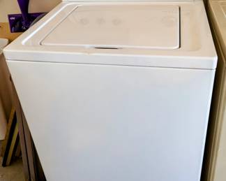 Beautiful Washing Machine $250 (in garage).