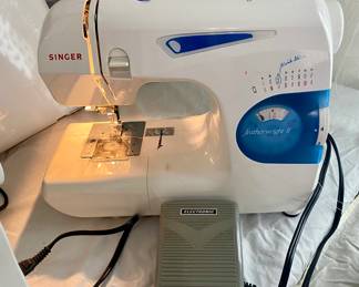 Singer featherweight II sewing machine 