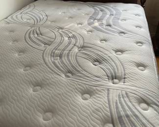 Serta Perfect Sleeper mattress and box springs - in almost new condition. Was used for a guest bedroom.