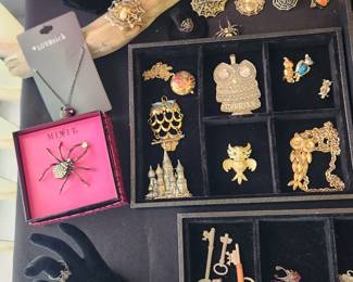 Spider costume jewelry, skeleton keys