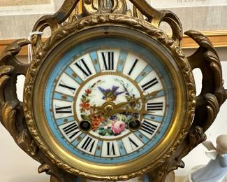 Beautiful mantle clock. 