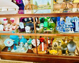 Amazing display cabinet. Great fixture for a store, booth, or vendor at antique mall. 